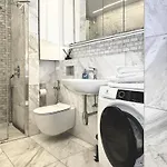 White Marble In Black Pearl Chic Centre