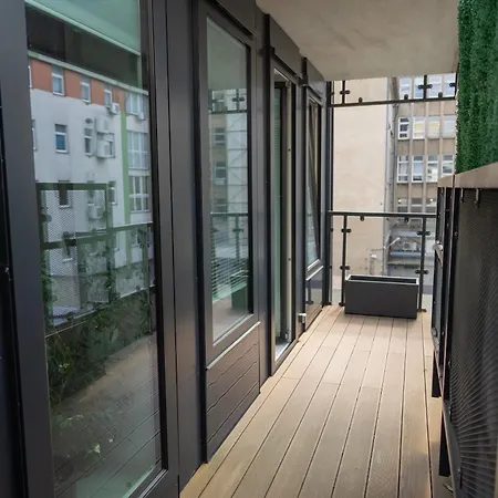 White Marble In Black Pearl Chic Centre Stettino