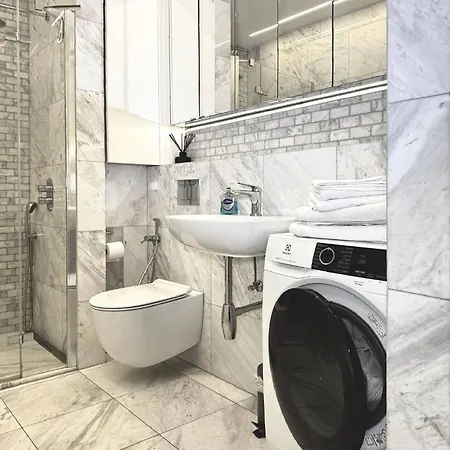 White Marble In Black Pearl Chic Centre