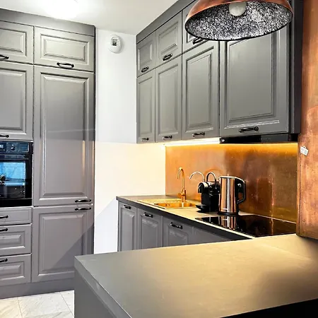 Апартаменты White Marble In Black Pearl Chic Centre *