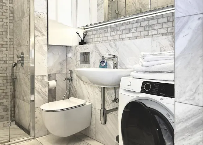 White Marble In Black Pearl Chic Centre